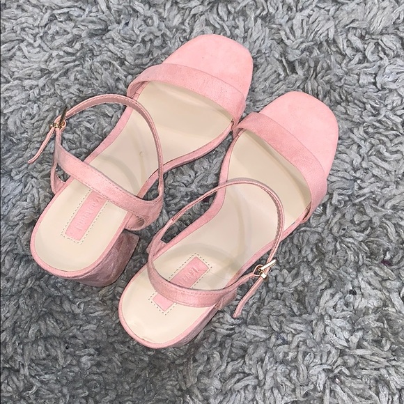 F21 suede heels - Picture 3 of 8